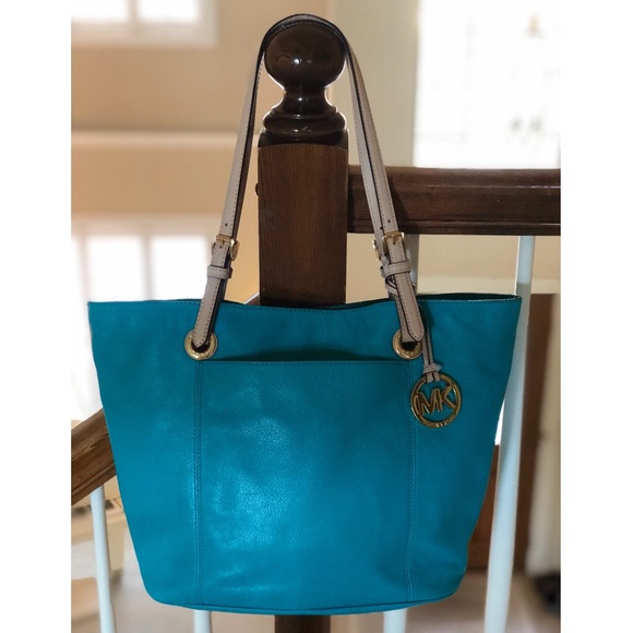 Michael Kors Handbags - *SALE* NWOT💙MK Turquoise Pebble Leather Tote